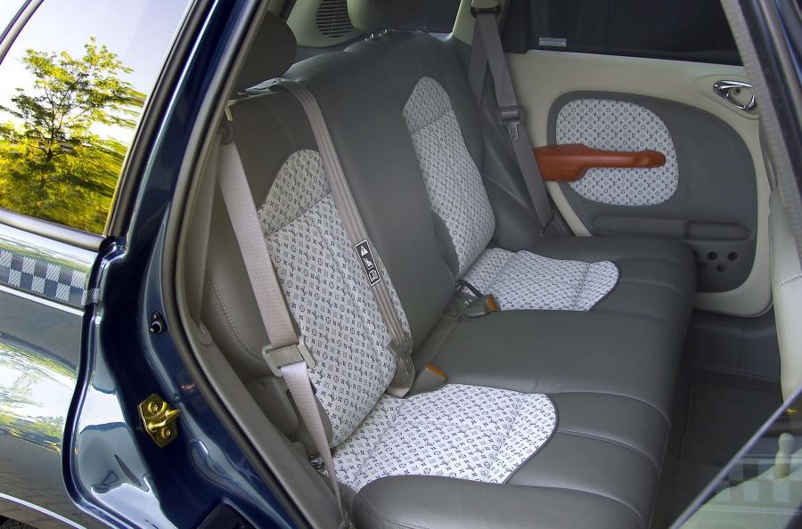 Интерьер Chrysler PT Cruiser 2001 года  (фото 10 из 141)